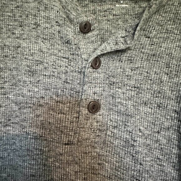 🌟 Comfy Grey Henley Long-Sleeve - Picture 4 of 4